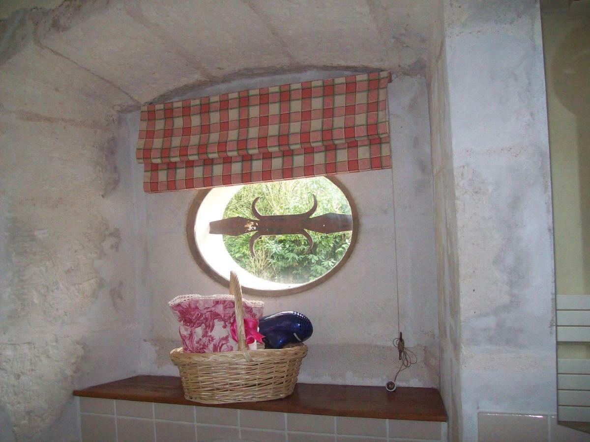 Chateau La Gentilhommiere Du Puits Notre-Dame 30 Rue De L'Eglise 24110 Saint Leon Sur L'Isle Exterior photo